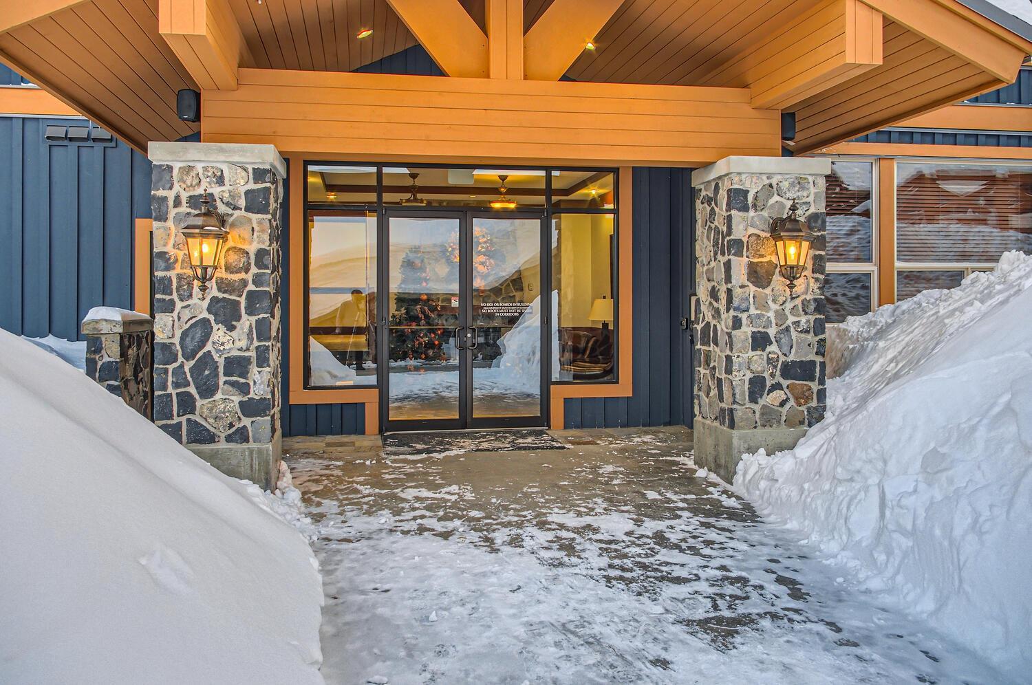 Stonegate Resort Unit B108 Big White Ski Resort Exterior photo